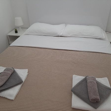 Apartment Enis Барбарига Екстериор снимка