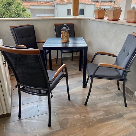 Apartment Enis Барбарига Екстериор снимка
