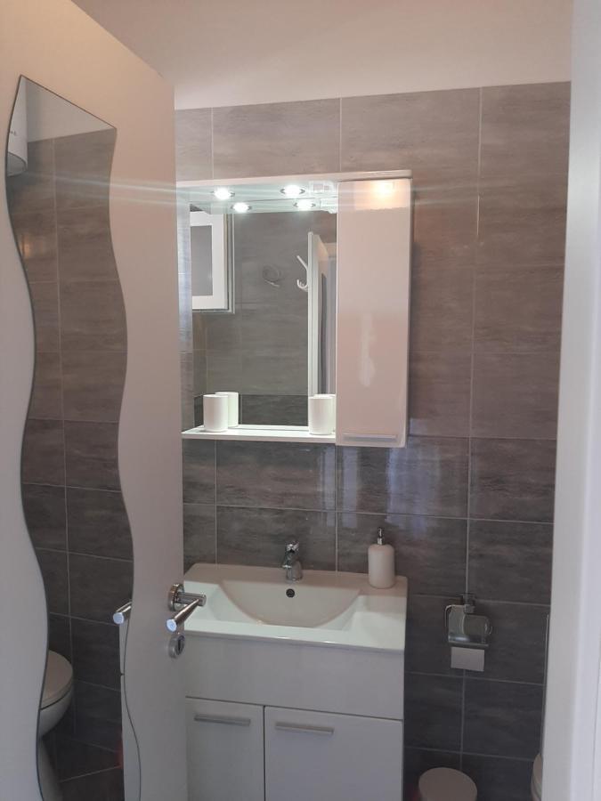 Apartment Enis Барбарига Екстериор снимка