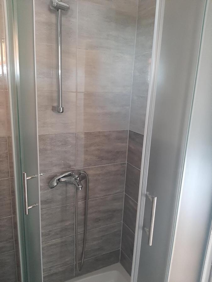 Apartment Enis Барбарига Екстериор снимка